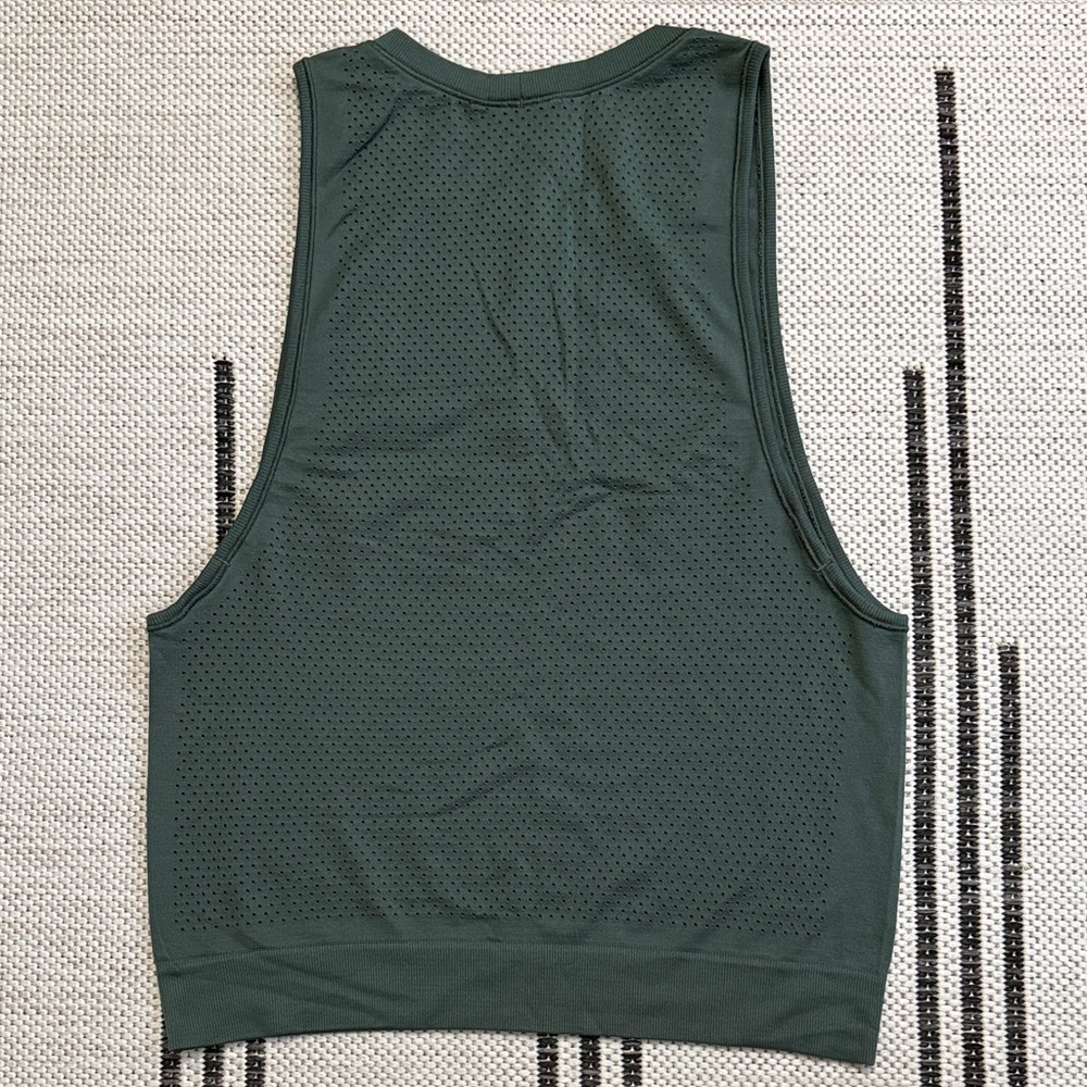 Lululemon Breeze by Muscle Tank - Picture 2 of 2
